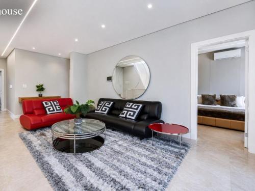13 On Medburn Penthouse Luxury Suites - image 7