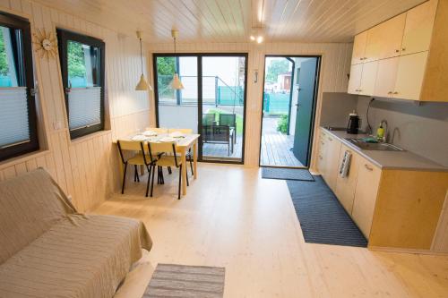 2 bedrooms, 4 beds