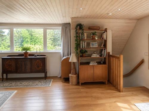 Peaceful loft apartment by the pond in Kopingsvik