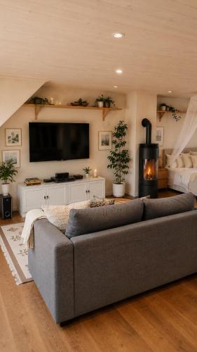 Létesítmények, Peaceful loft apartment by the pond in Kopingsvik