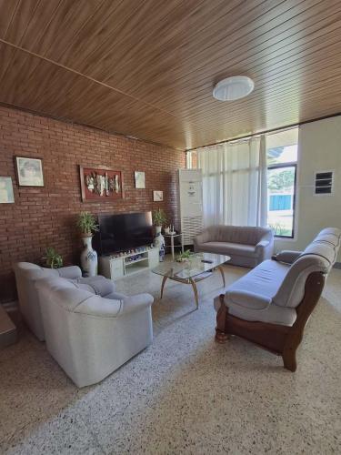 Spacious House with wide Parking Area and Lawn at Damosa Lanang, Davao (foto 4)