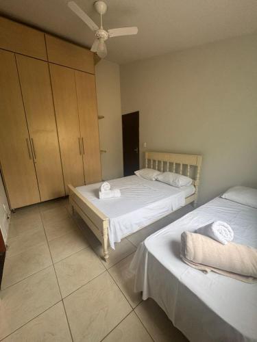 1 double bed, 1 twin bed