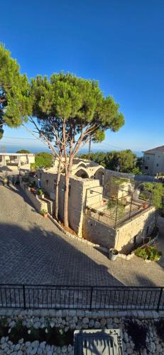 Eagles Nest Guesthouse- Rose Lily Suite 2 in Tripoli