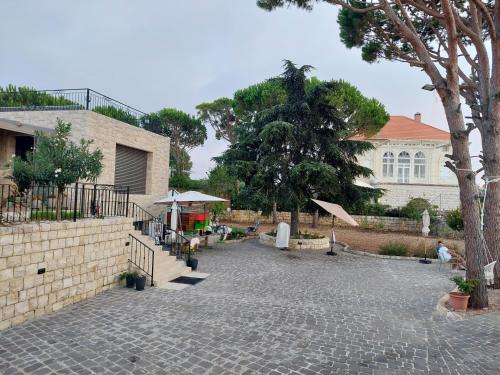 Eagles Nest Guesthouse- Rose Lily Suite 2 in Tripoli