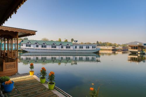 HAYAT Group OF Houseboats in Srinagar