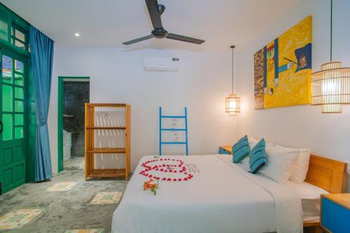 An Bang Breeze House - Private Coastal Oasis - image 3