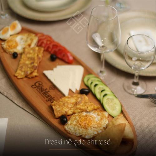 Ēdiens un dzērieni, HotelRestaurant Gështenja (HotelRestaurant Geshtenja) in Suva Reka