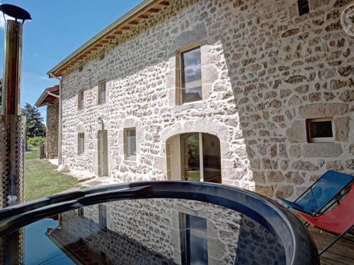 Gîte de charme à Usson-en-Forez avec bain nordique et confort haut de gamme - FR-1-496-359 gîte à louer Sauvessanges