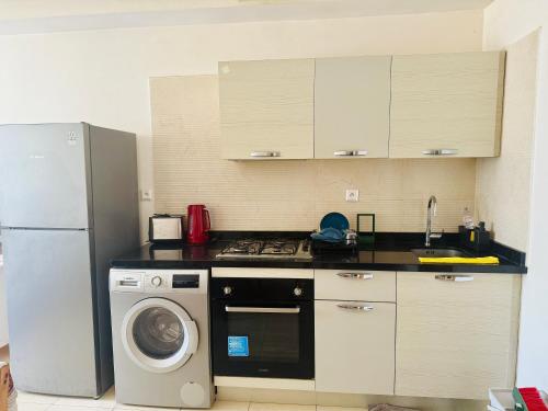 Islane Holiday Studio with pool&balcony in Al Mohammadi