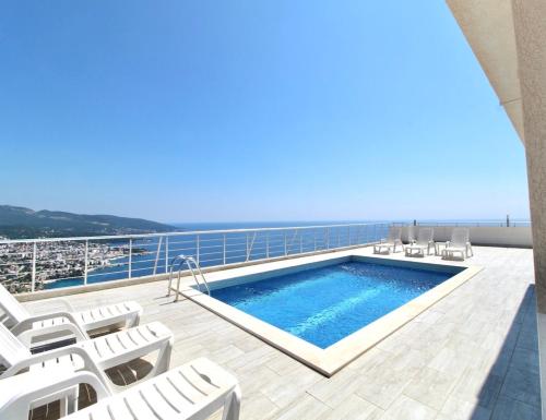 2bd Kalamper Vista Apt with Sea Views and Shared Pool