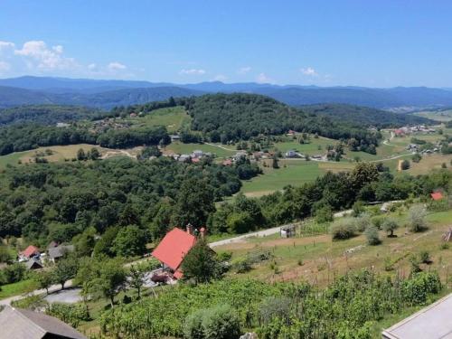 Oddih v Srčni hiški (Oddih v Srcni hiski) in Golobinjek