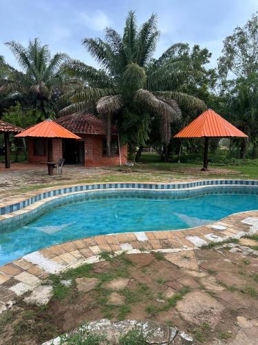 泳池, Tropical Country Retreat with AC, Pool, BBQ & Fruit Trees 10 Minutes from Trinidad in 特立尼达