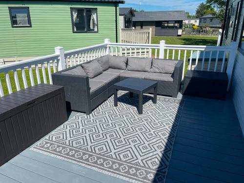 Derwent View Luxury Lake Side Caravan Home in Port Carlisle