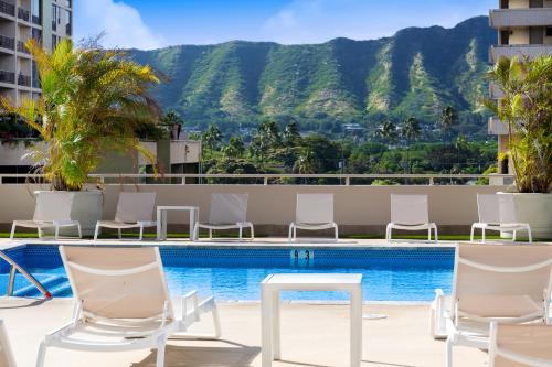 Fabulous Diamond Head & Ocean View Condo with Free Parking