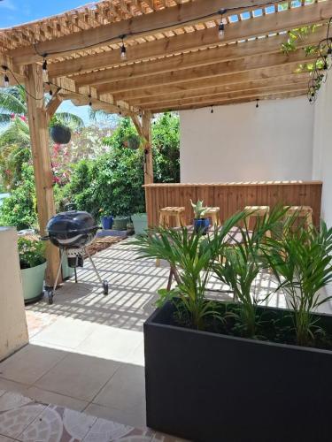 Bar/Lounge, Grande Villa Tropicale au Robert avec Vue Mer, Terrasse, Clim in Hyacinthe
