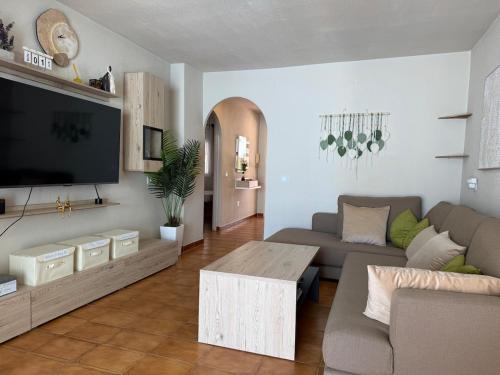 Chalet Adosado en planta baja a 90 m de la playa gîte à louer San Luis de Sabinillas