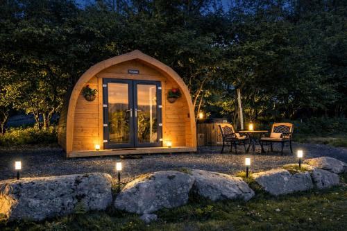 Mountain View Cabin with Private Hot Tub Snowdonia in Pen-y-bryn