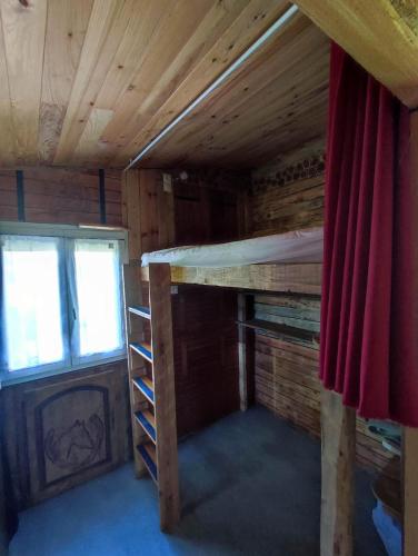 Petit chalet dans le coeur des Pyrénées Ariegeoises (Petit chalet dans le coeur des Pyrenees Ariegeoises) in Rimont