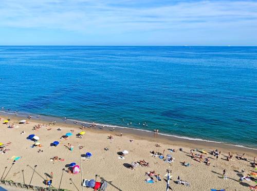 -Luxury Sea View Apartment- Beachfront Escape