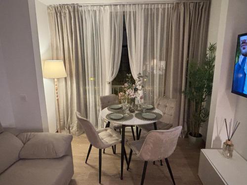 Premium Calp holiday, 3 min beach with pool