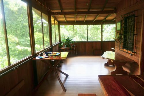 Kliffstone Jungle House in Blancaneau