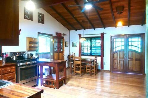 Kliffstone Jungle House in Blancaneau