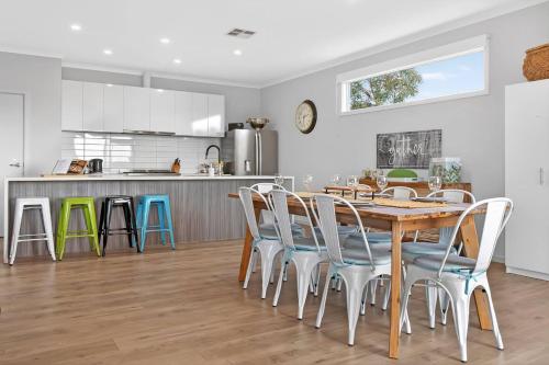 Konyha, The Ark - Sophisticated Sanctuary with Valley Views in Wirrina Cove