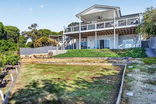 Kert, The Ark - Sophisticated Sanctuary with Valley Views in Wirrina Cove