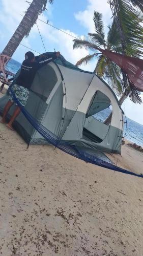 Islas de Guna Yala Camping frente al mar in El Porvenir
