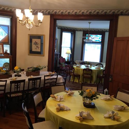L&N Bed and Breakfast Ltd - 연회장