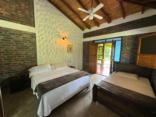 1 double bed, 1 twin bed
