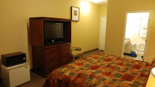 Country Regency Inn & Suites