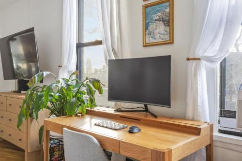 Cozy West Village Studio Hudson River Views - image 3