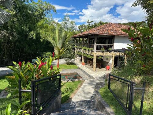 Exterior view, Finca Hotel Brasilia in La Virginia