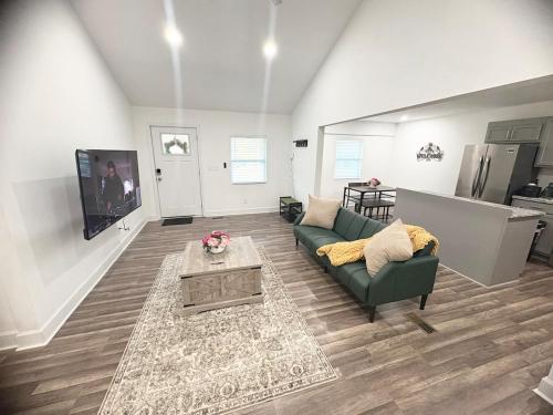 The Urban Cottage in Collier Heights