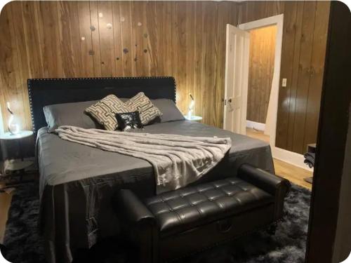 . Ashley's Lounge and stay
