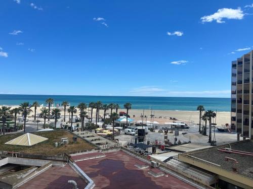 Sea view apartment with direct beach access for 4 people