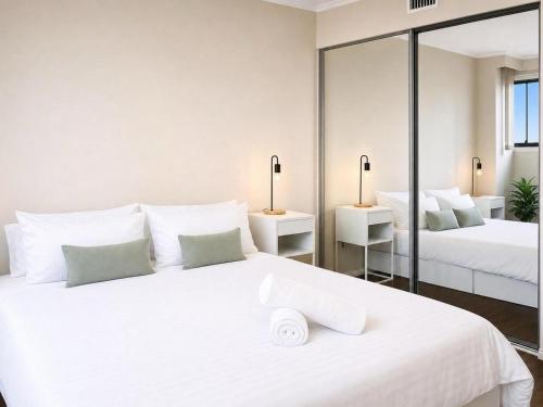 Prime Sydney 3BR - PoolGym 2 Parking with Balcony - image 12
