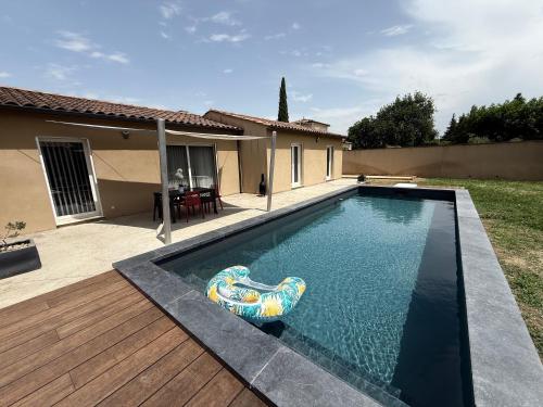 Maison 120m, piscine,jardin, parking, boulodrome in Sainte-Cecile-les-Vignes (Alpes)
