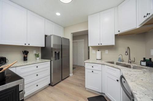 Spacious Family Home - 15 Min To Downtown Columbus in Lincoln Village