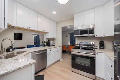 Spacious Family Home - 15 Min To Downtown Columbus in Lincoln Village