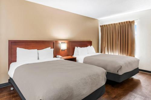 2 queen beds