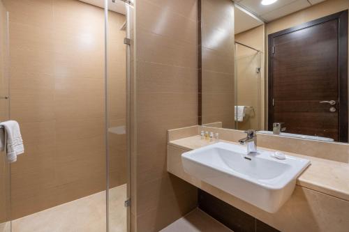 Bright - Contemporary - Spacious - image 2