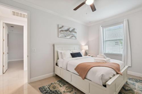 Lux 4BR Tampa Retreat - Mins Walk to RJ Stadium - image 5