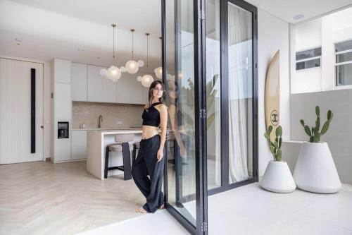 Paradiso Berawa - Stylish 3BR Retreat in Trendy Berawa! - image 4