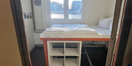 Shipotel-Berlin GmbH, Shipotel Eastern & Shipotel Western Room Type - Shipotel Western - Double Cabin with Shared Bathroom