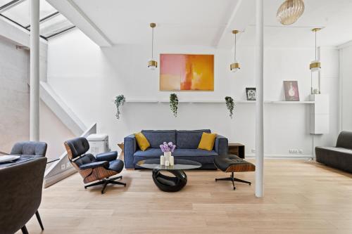 Prestigious 2BR near the Louvre Museum & Tuileries - image 6