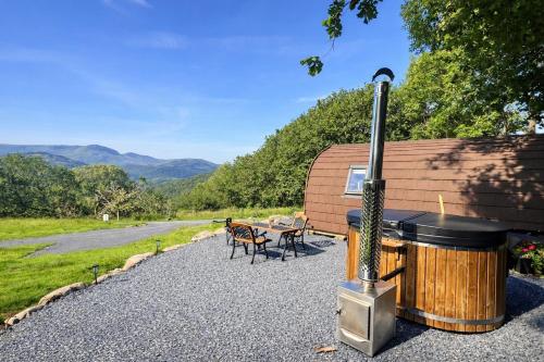 Mountain View Cabin with Private Hot Tub Snowdonia in Pen-y-bryn