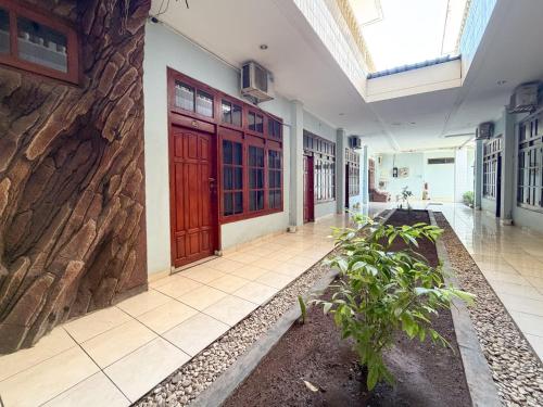 Exterior view, RedDoorz @ Hotel Charvita Kupang in Kupang