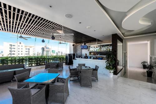 Modern and quiet Condo BKK1 - Rooftop Pool - image 3